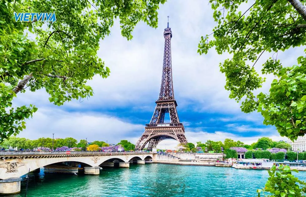 Tháp Eiffel, Pháp