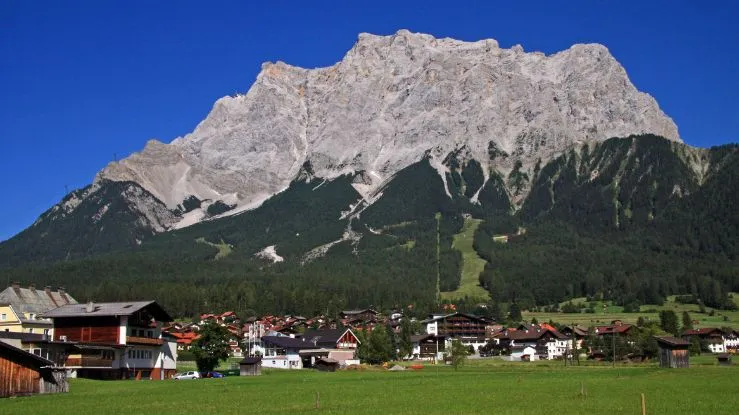 Tham quan khối núi Zugspitze hùng vĩ tại Bavaria, Đức