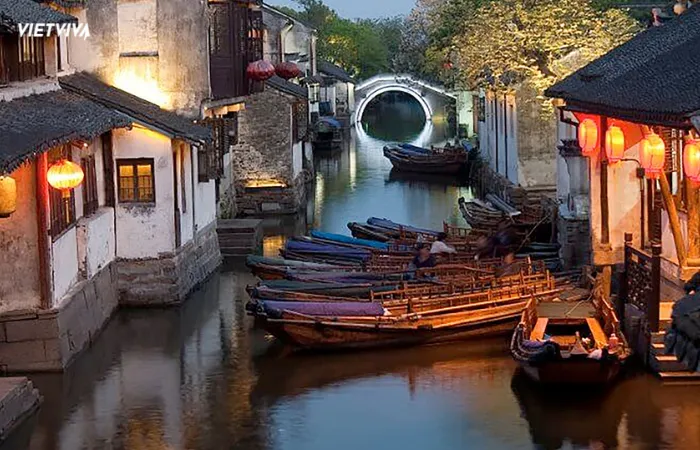 Hoạt động chèo thuyền ngắm phố cổ
