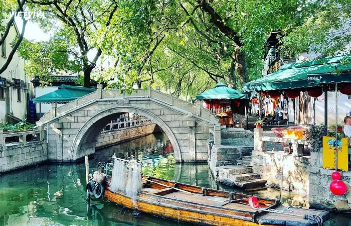 Hình ảnh cây cầu cổ bằng đá vẫn còn giữ vẻ đẹp nguyên bản