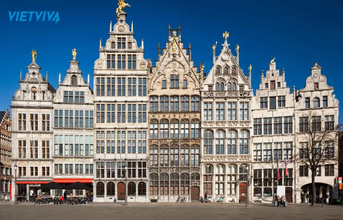 Quảng trường trung tâm Grote Markt lộng lẫy