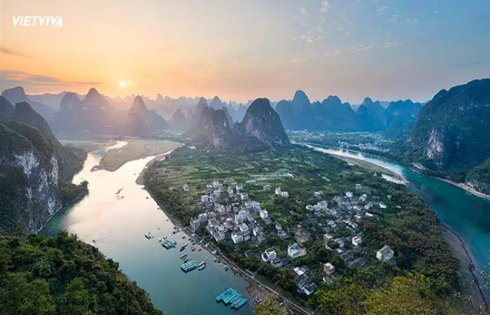 Tham quan thị trấn bên dòng sông Li Giang