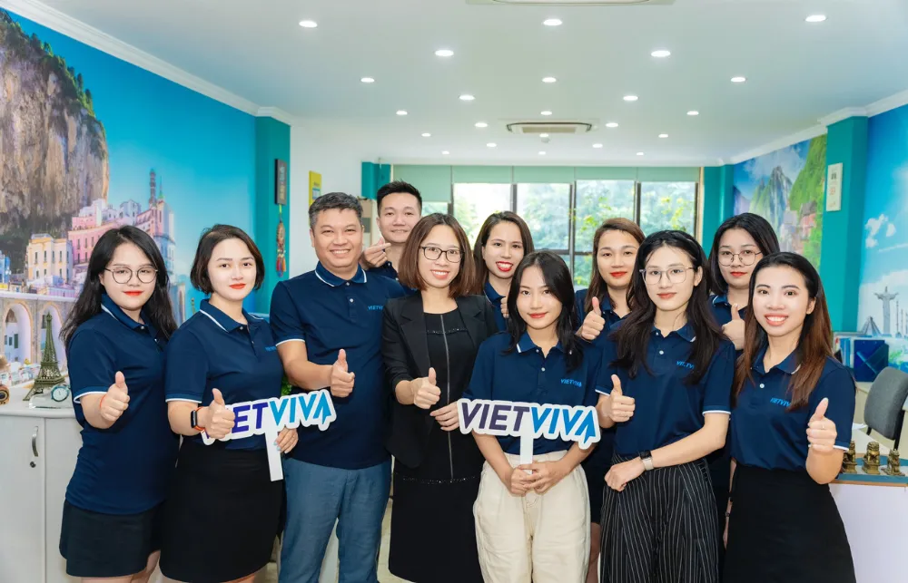 Văn phòng và đội ngũ Vietviva Travel