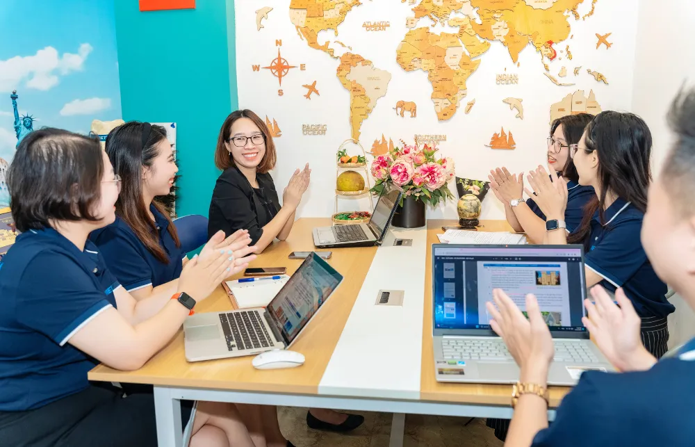 Văn phòng và đội ngũ Vietviva Travel