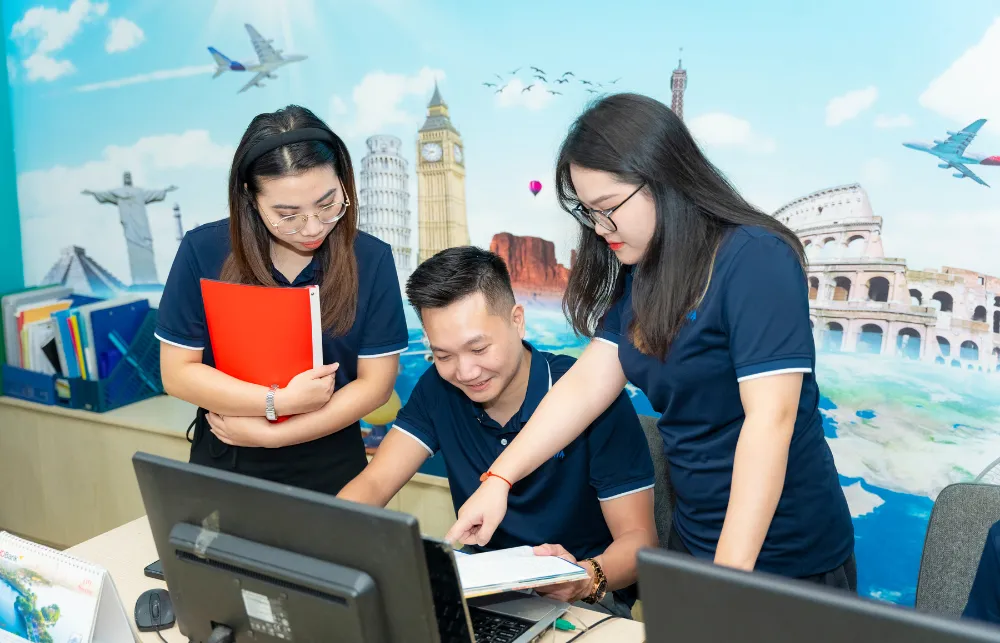Văn phòng và đội ngũ Vietviva Travel