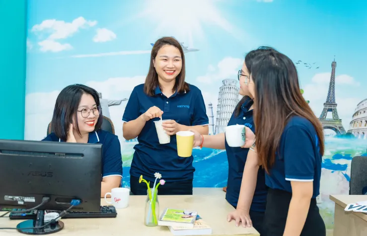 Văn phòng và đội ngũ Vietviva Travel