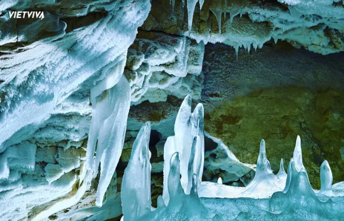Hang Eisriesenwelt Áo được xác định có niên đại khoảng từ 50 - 100 triệu năm