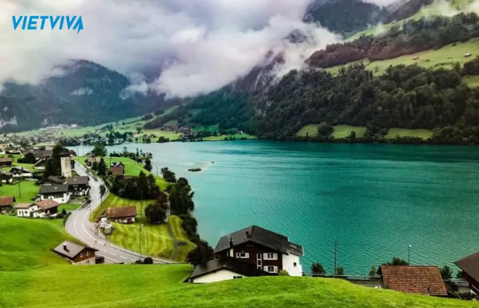 Tham quan hồ Brienz với Vietviva Travel