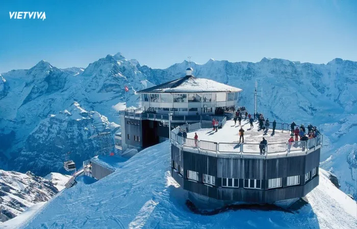 Đỉnh núi Titlis tuyết phủ quanh năm
