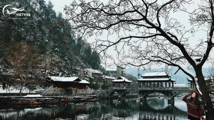 Phượng Hoàng Cổ Trấn mùa đông cổ kính