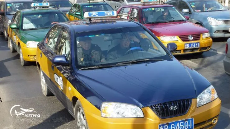 Đi taxi đến thành cổ