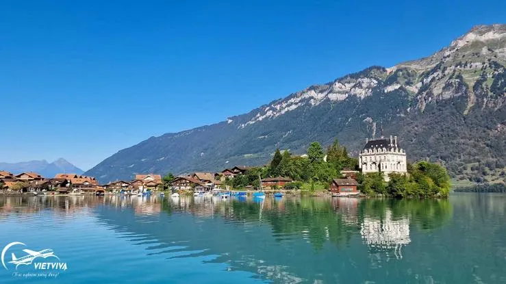 Làng Iseltwald ở hồ Brienz