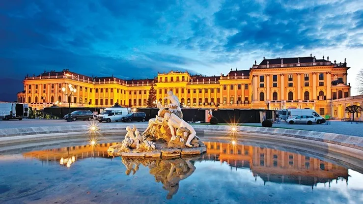 Cung điện mùa hè Schönbrunn Palace lộng lẫy với đa dạng công trình đặc sắc